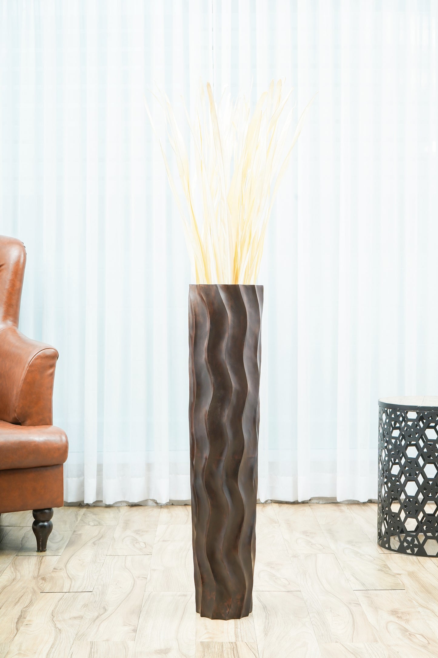 Large Mango Wood Floor Vase – Handcrafted Decorative Highlight from Thailand, brown, 34 inches