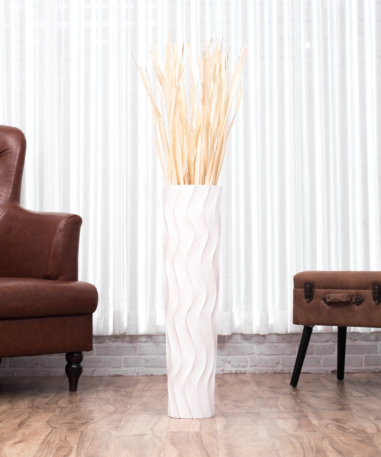 Large Mango Wood Floor Vase – Handcrafted Decorative Highlight from Thailand, white wash, 26 inches