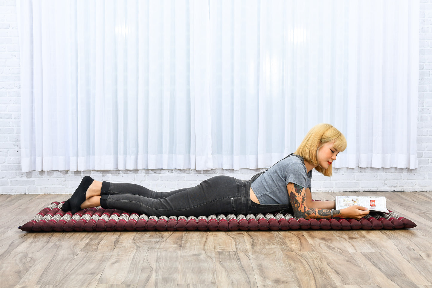 Kapok Roll-Up Mattress – Foldable Sleeping & Relax Mat with Cotton Cover for Home & Outdoor Use, Sf19 - Red, Brown, M: 75x28