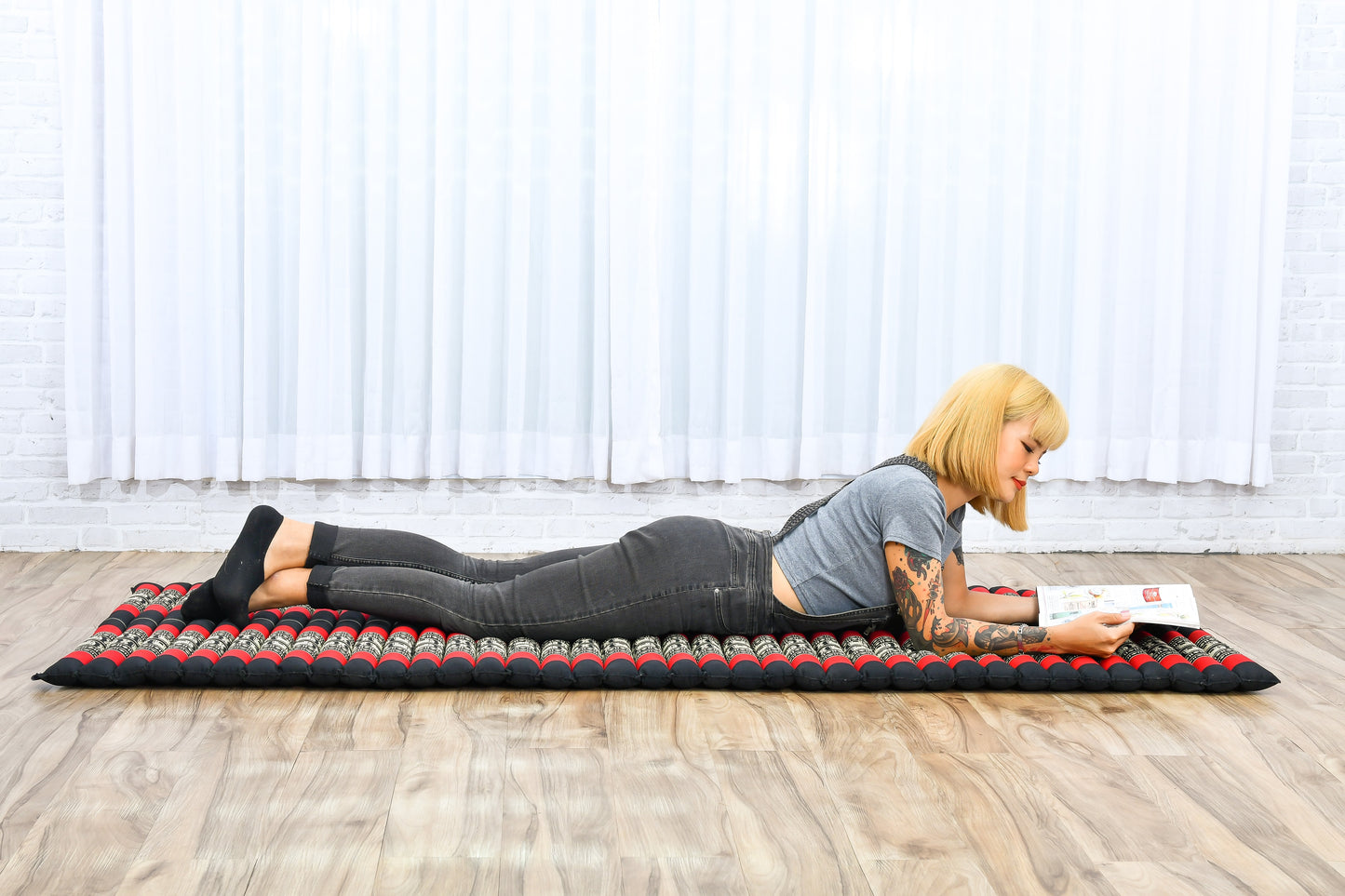 Kapok Roll-Up Mattress – Foldable Sleeping & Relax Mat with Cotton Cover for Home & Outdoor Use, Sf13 - Red, Black, M: 75x28