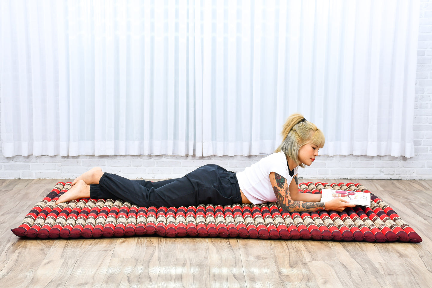 Kapok Roll-Up Mattress – Foldable Sleeping & Relax Mat with Cotton Cover for Home & Outdoor Use, Sf24 - Red, Brown, XL: 75x57