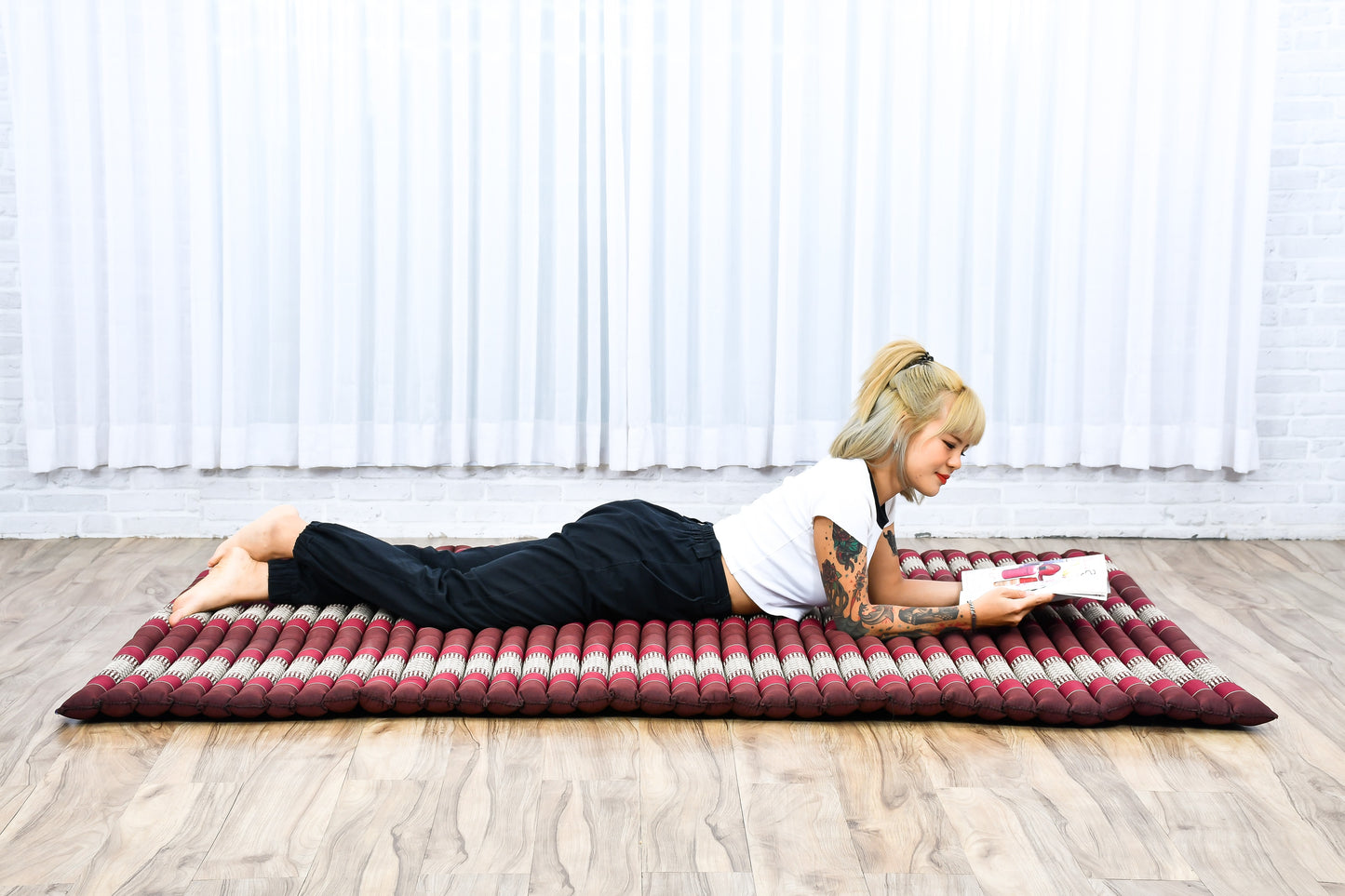 Kapok Roll-Up Mattress – Foldable Sleeping & Relax Mat with Cotton Cover for Home & Outdoor Use, Sf19 - Red, Brown, XL: 75x57