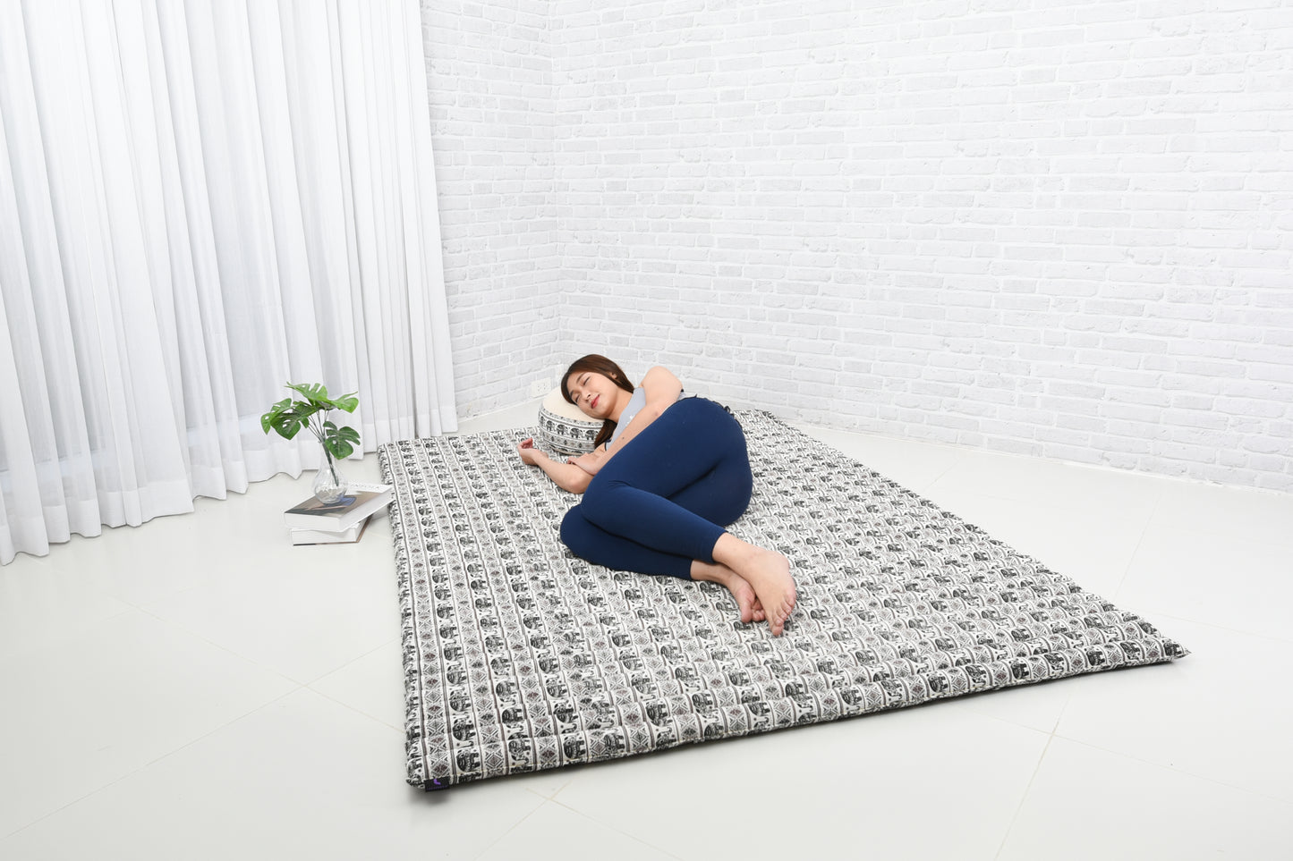 Kapok Roll-Up Mattress – Foldable Sleeping & Relax Mat with Cotton Cover for Home & Outdoor Use, El2 - Black, XL: 75x57