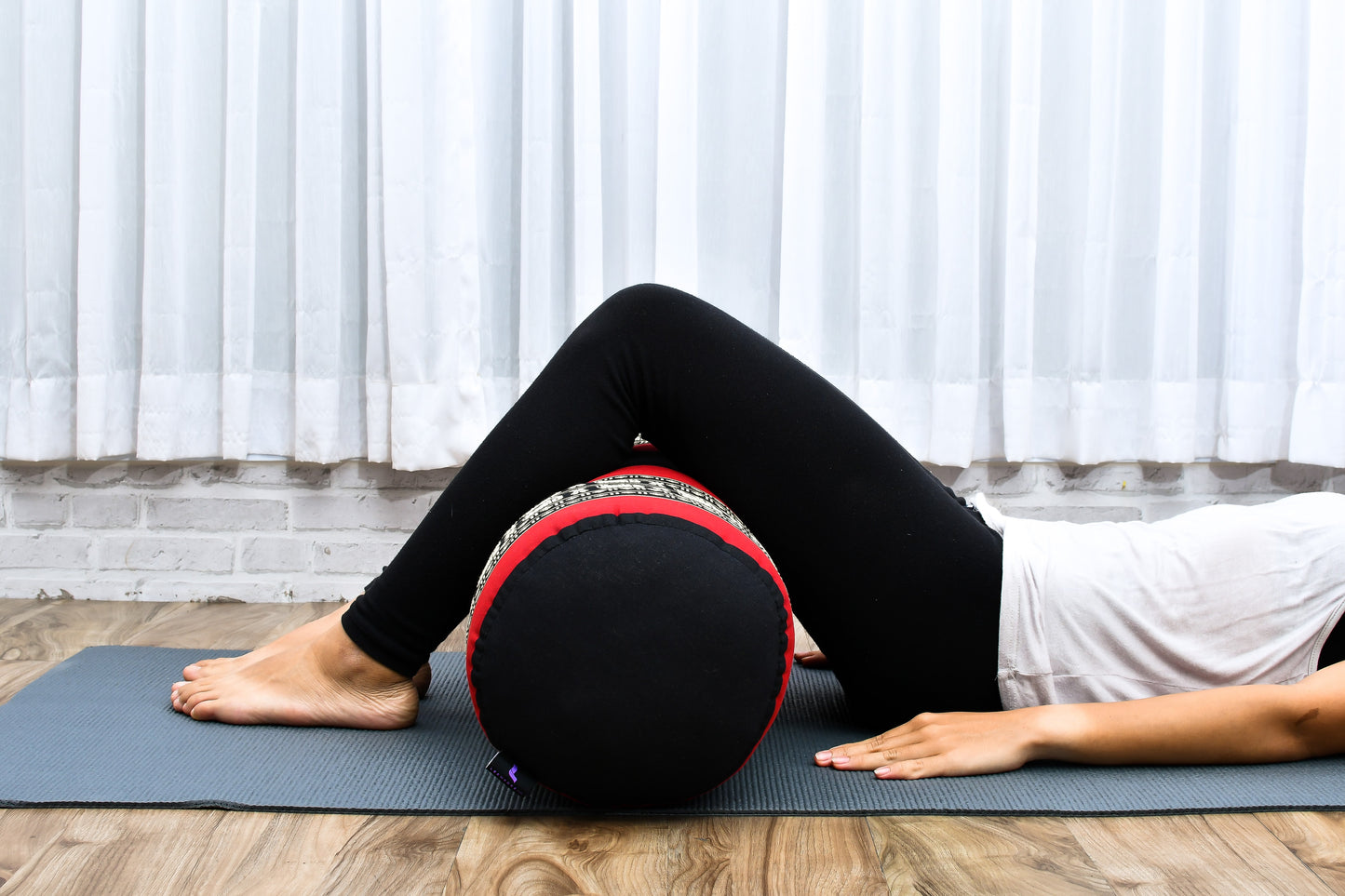 Large Yoga Bolster – Kapok-Filled Meditation Cushion with Cotton Cover, Sf13 - Red, Black