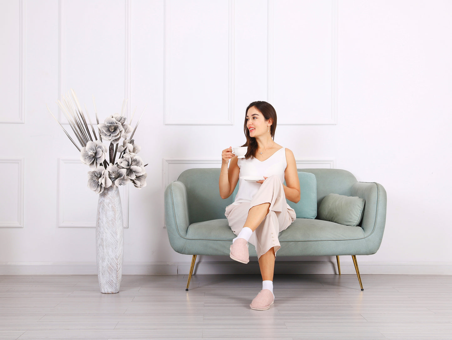 Large Resin Floor Vase – Stylish Waterproof Vase for Fresh & Dried Flowers, white wash, 26 inches