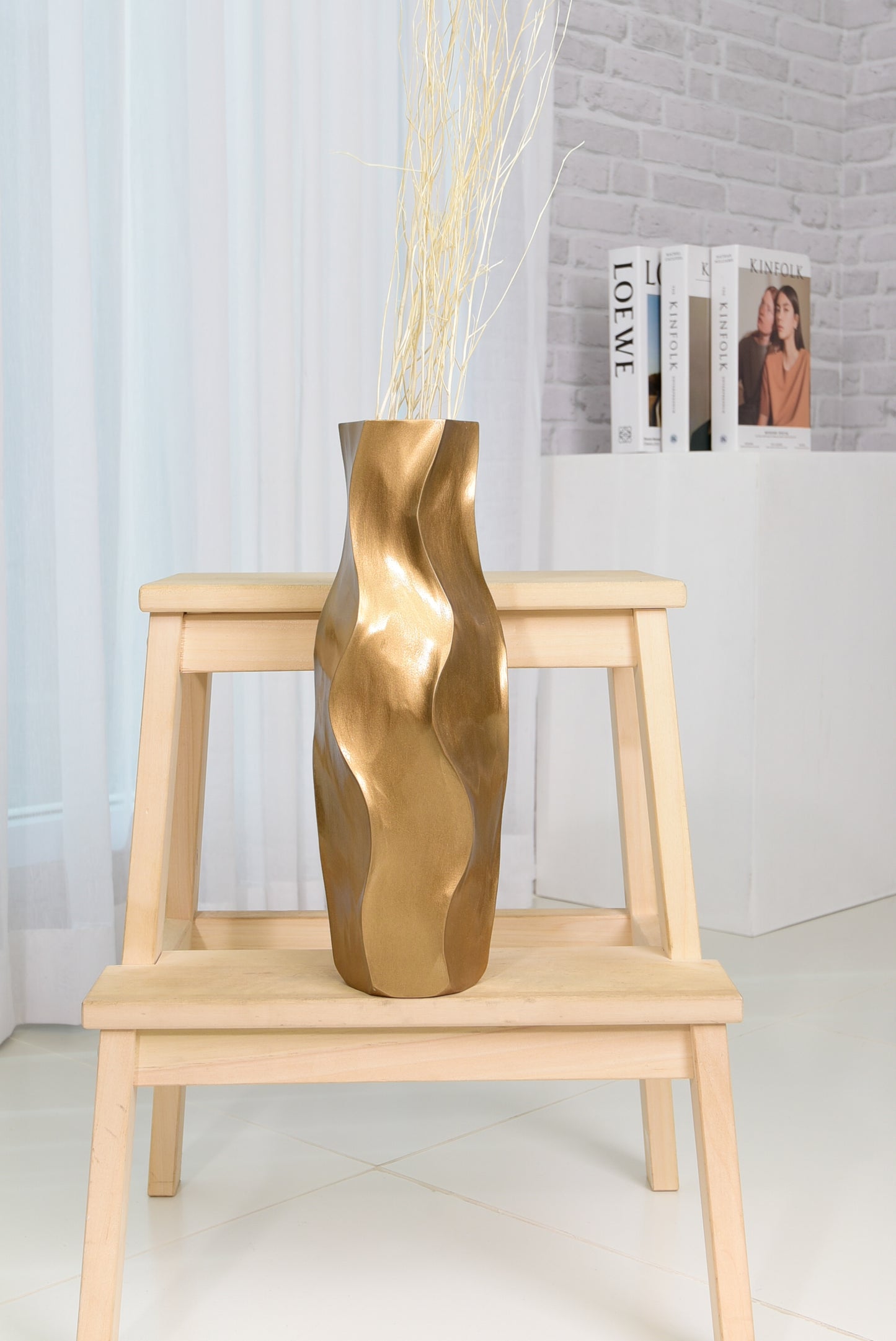 Compact Resin Vase – Stylish Waterproof Decorative Vase for Floor, Table or Shelf, gold, 14 inches