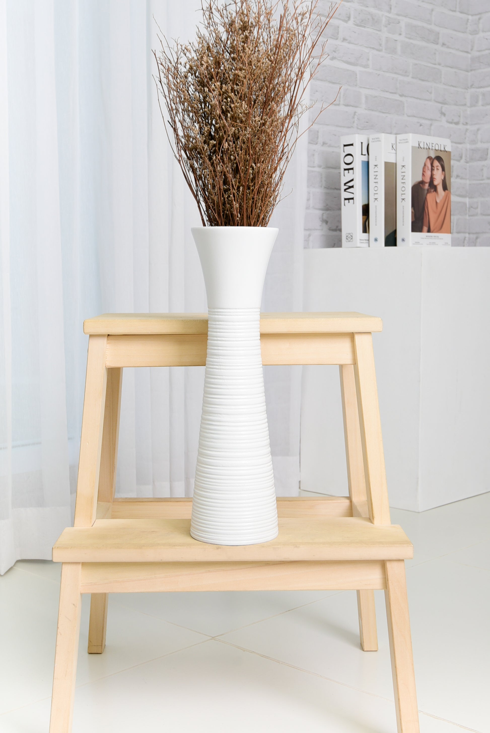 Compact Resin Vase – Stylish Waterproof Decorative Vase for Floor, Table or Shelf, white, 14 inches