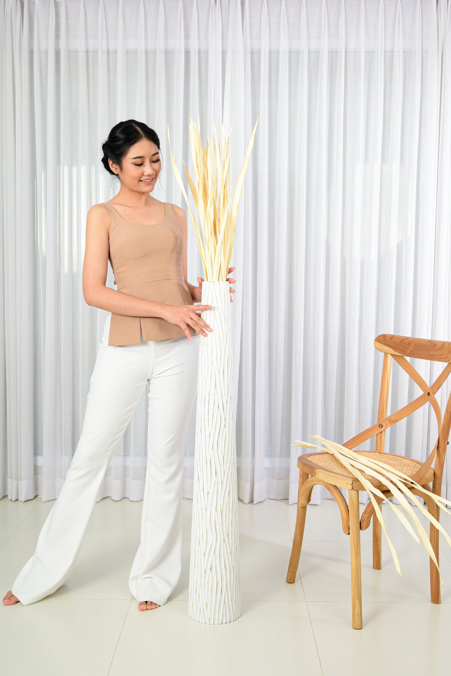 Large Mango Wood Floor Vase – Handcrafted Decorative Highlight from Thailand, white, 41 inches