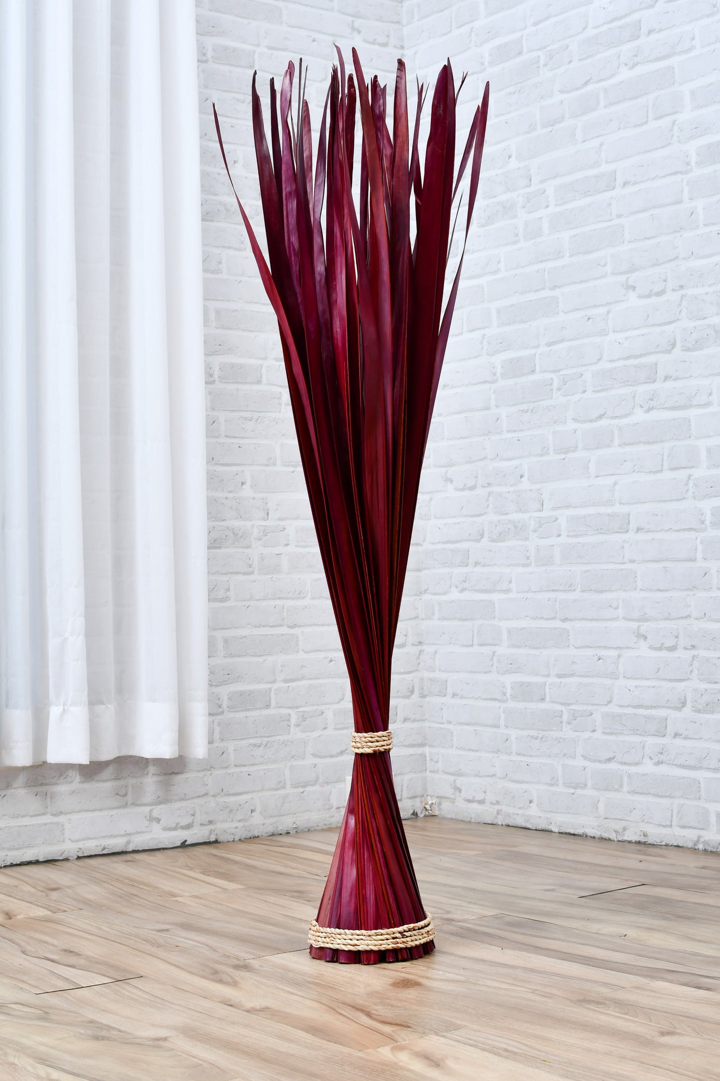 Freestanding Dried Grass Bundle – Natural Floor Decoration with Raffia Band, bordeaux, Palm Leaf- 120 cm