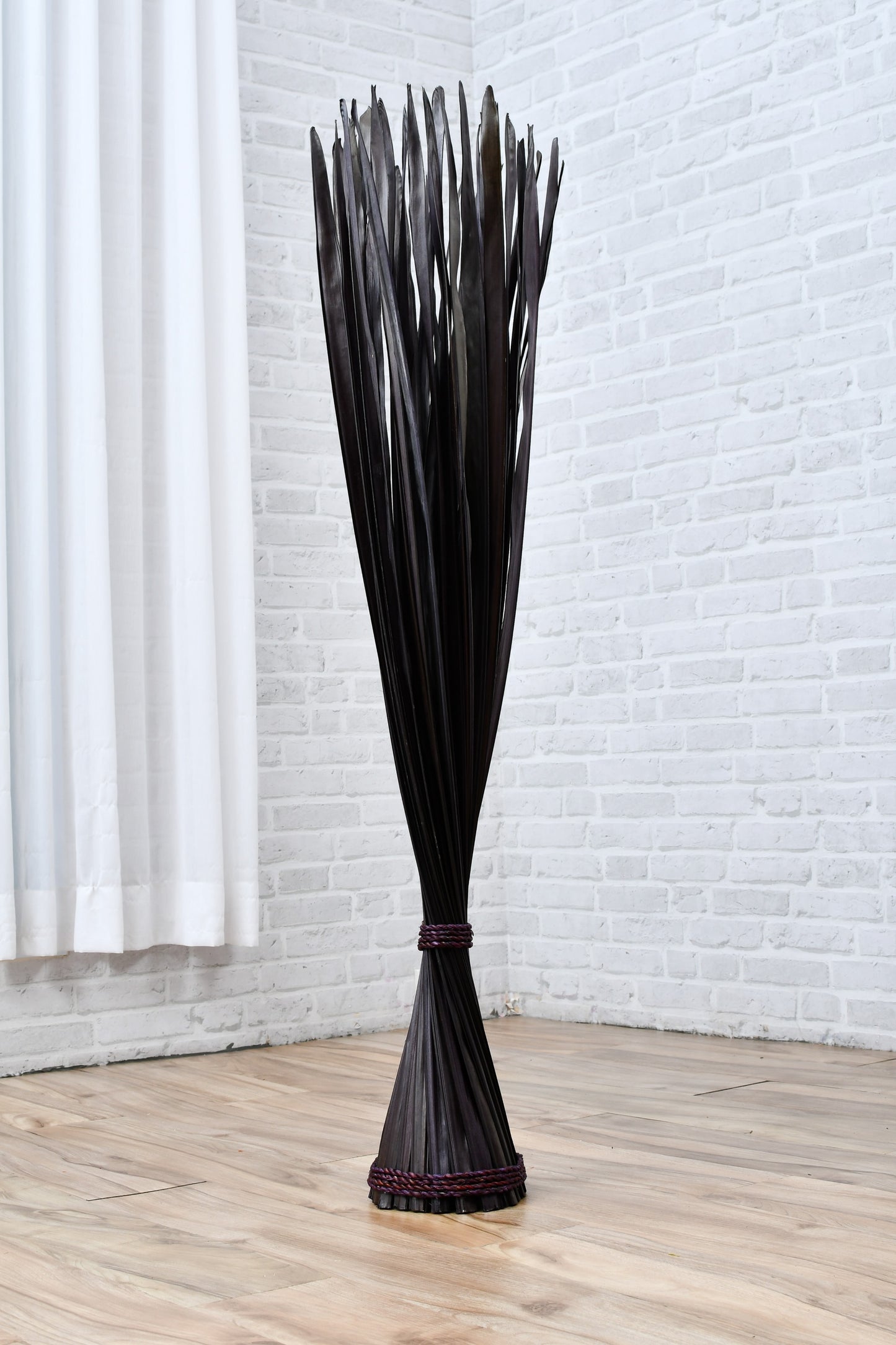 Freestanding Dried Grass Bundle – Natural Floor Decoration with Raffia Band, black brown, Palm Leaf- 120 cm
