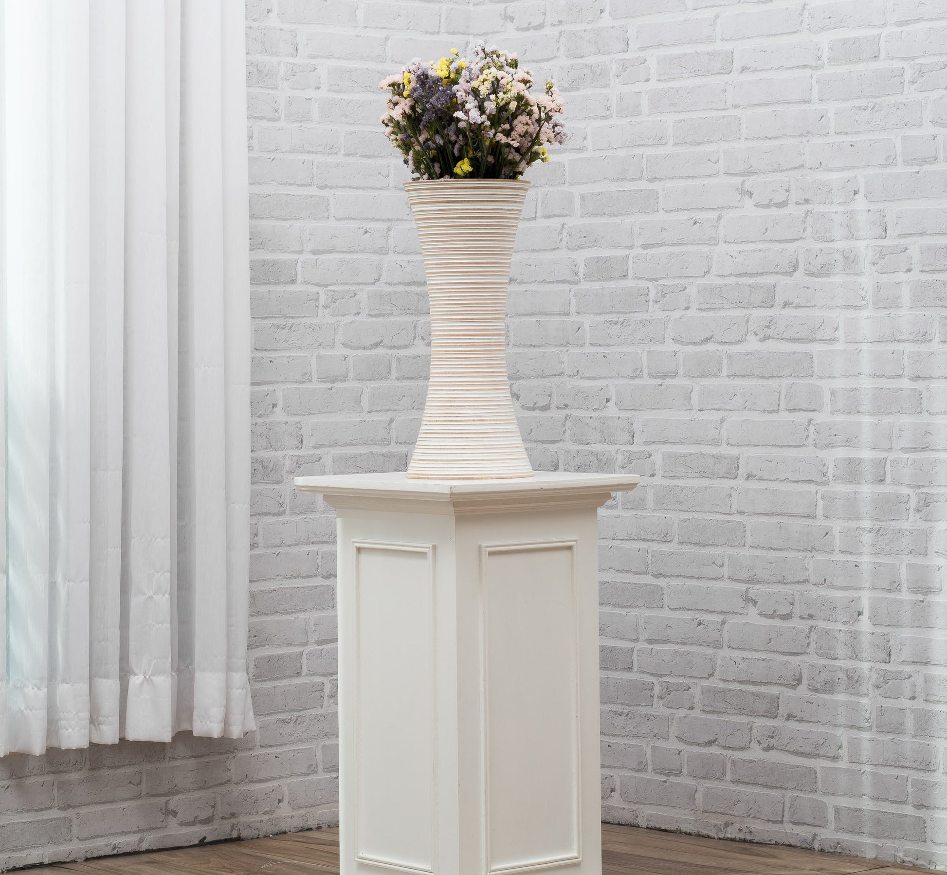 Compact Resin Vase – Stylish Waterproof Decorative Vase for Floor, Table or Shelf, white wash, 14 inches
