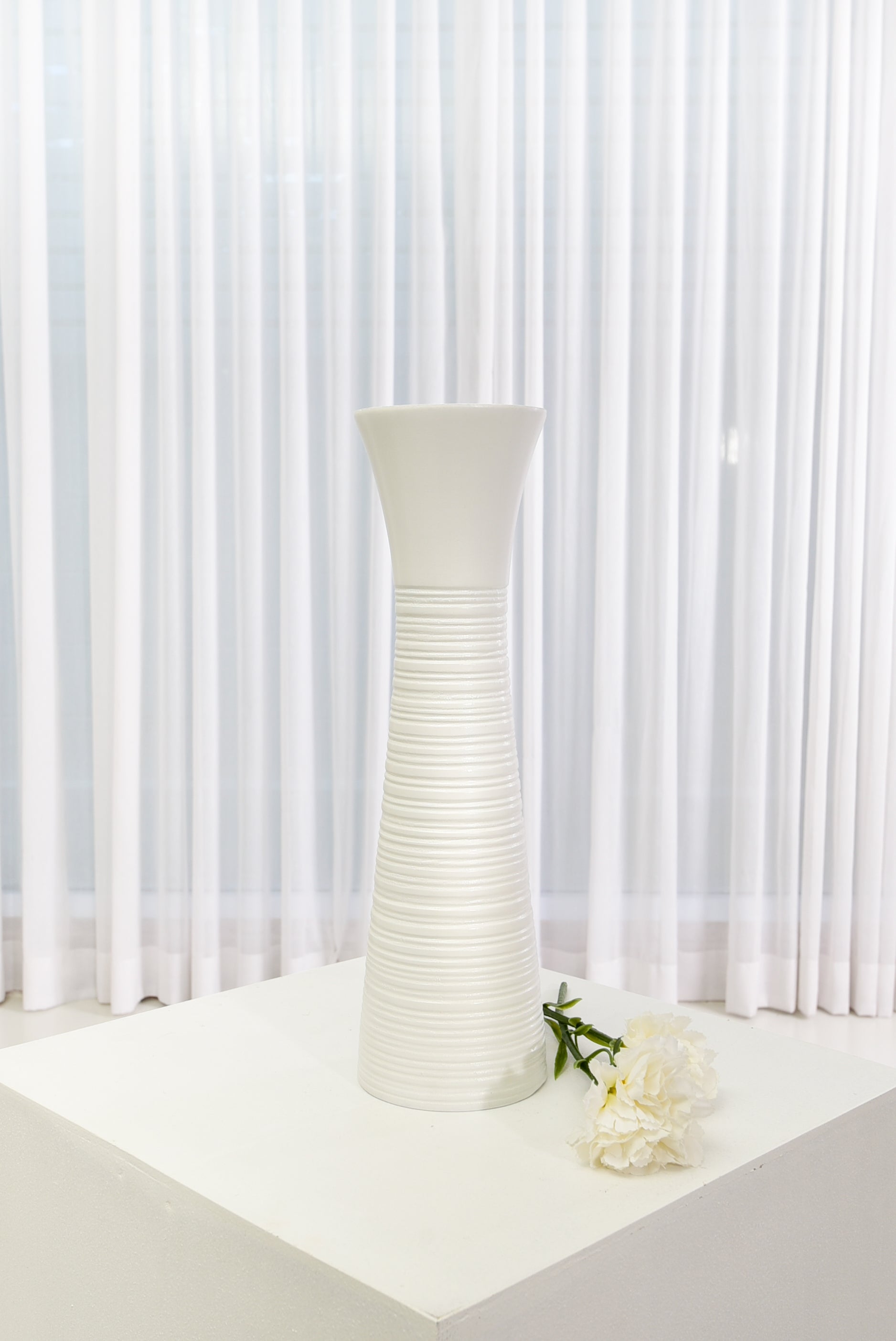 Compact Resin Vase – Stylish Waterproof Decorative Vase for Floor, Table or Shelf, white, 14 inches