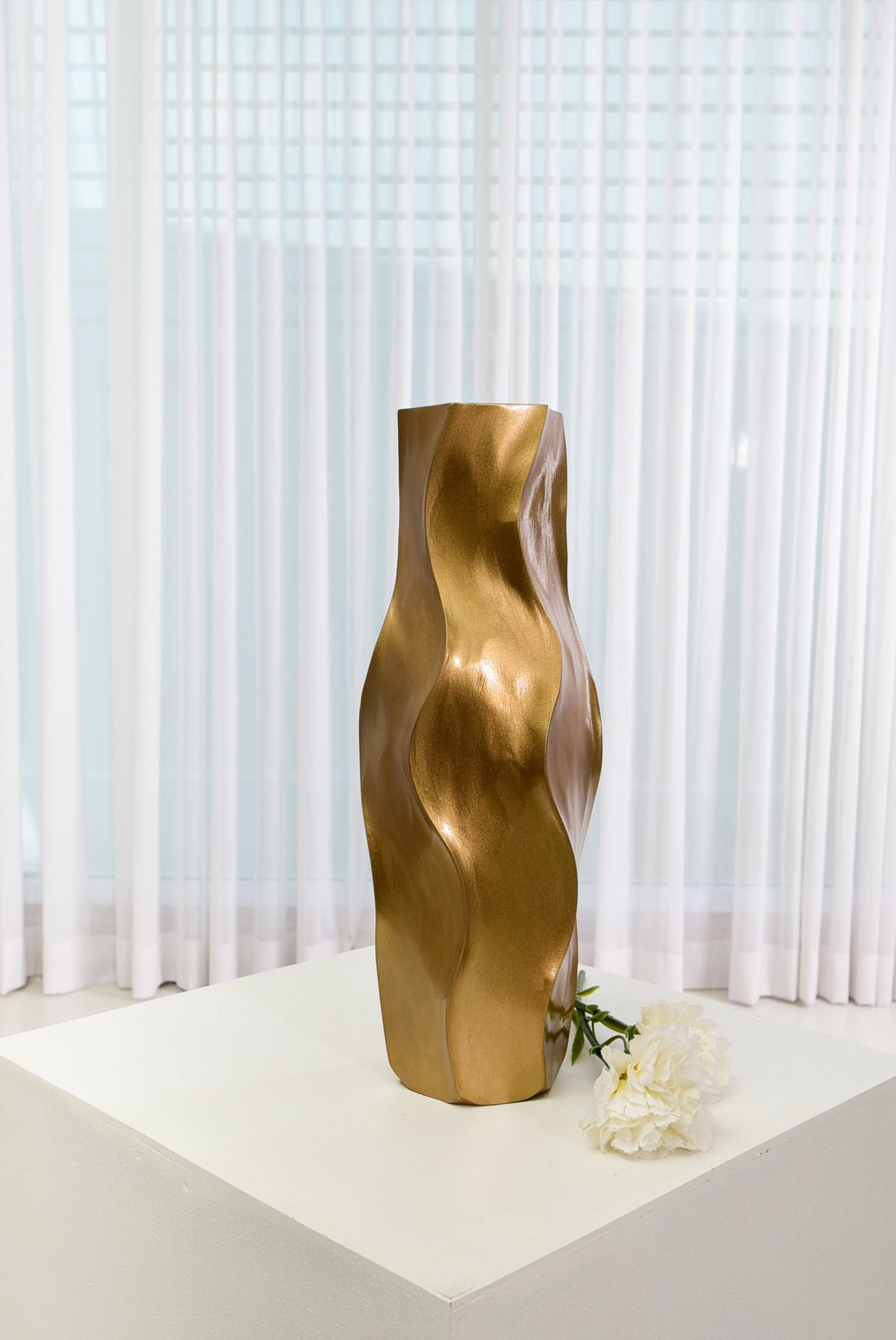 Compact Resin Vase – Stylish Waterproof Decorative Vase for Floor, Table or Shelf, gold, 14 inches