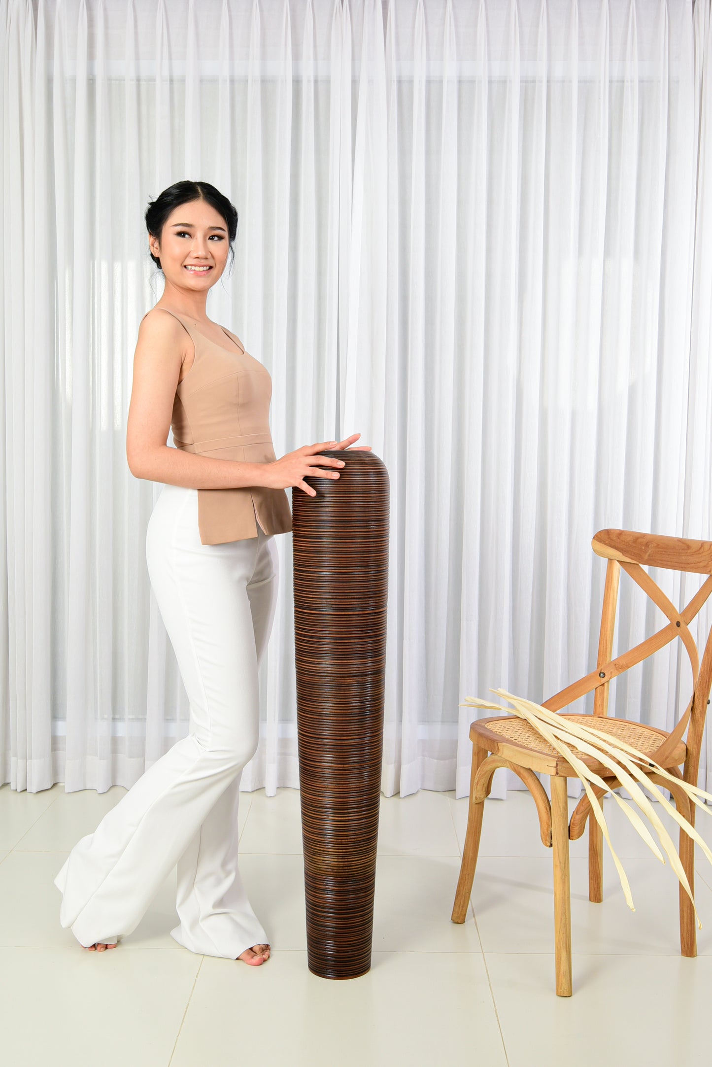 Large Mango Wood Floor Vase – Handcrafted Decorative Highlight from Thailand, brown, 41 inches