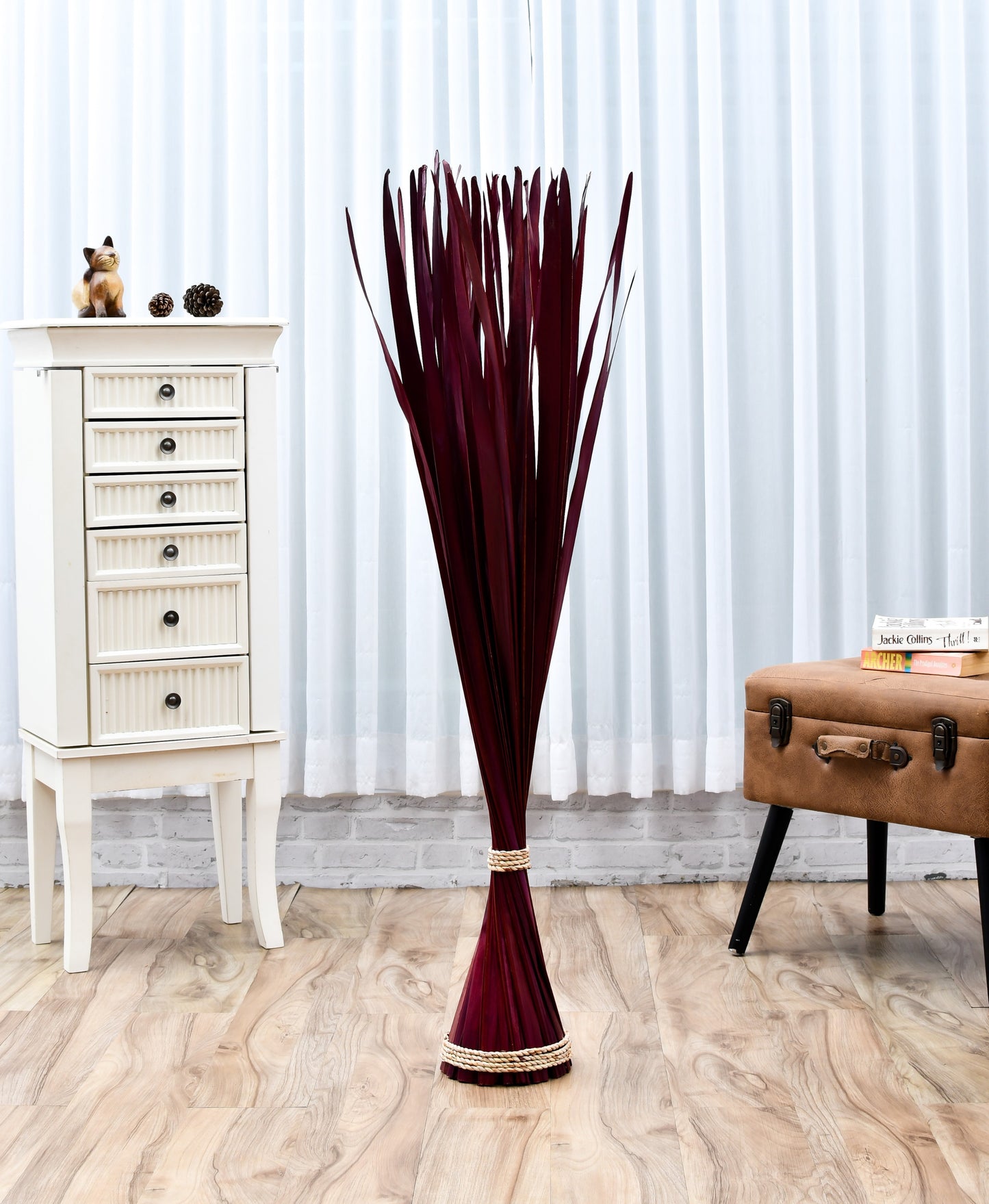Freestanding Dried Grass Bundle – Natural Floor Decoration with Raffia Band, bordeaux, Palm Leaf- 120 cm