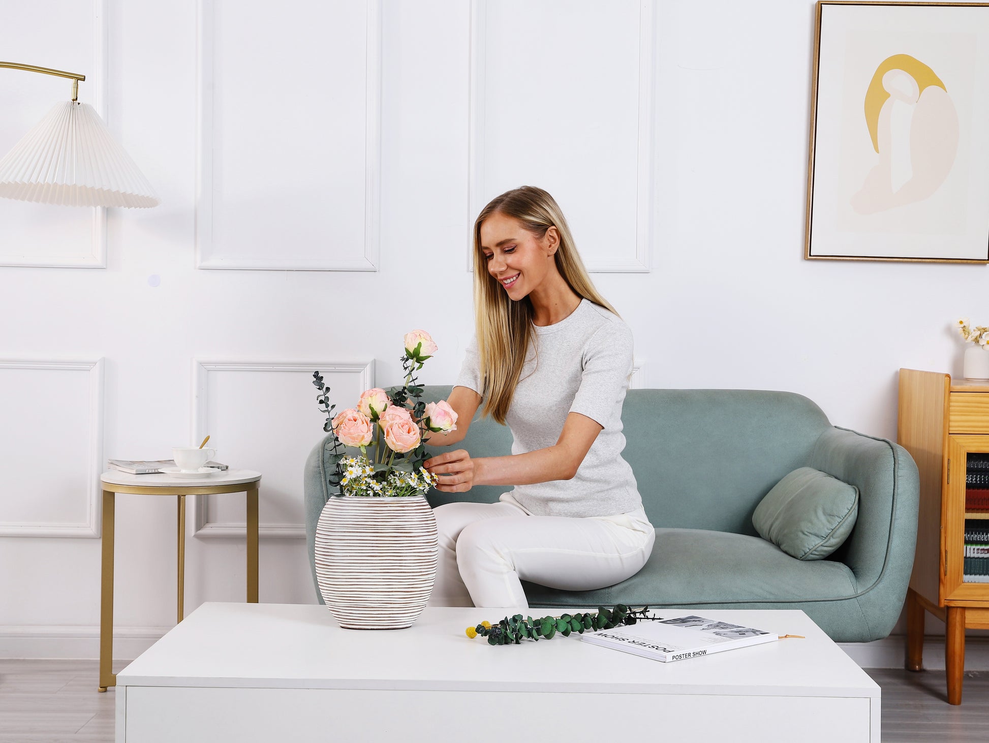 Compact Resin Vase – Stylish Waterproof Decorative Vase for Floor, Table or Shelf, white wash, 10 inches