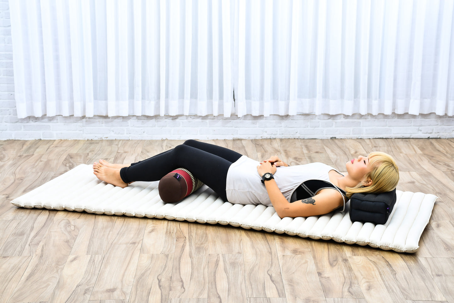 Yoga Roll Cushion – Compact Kapok Bolster & Meditation Pillow with Cotton Cover, Sf19 - Red, Brown