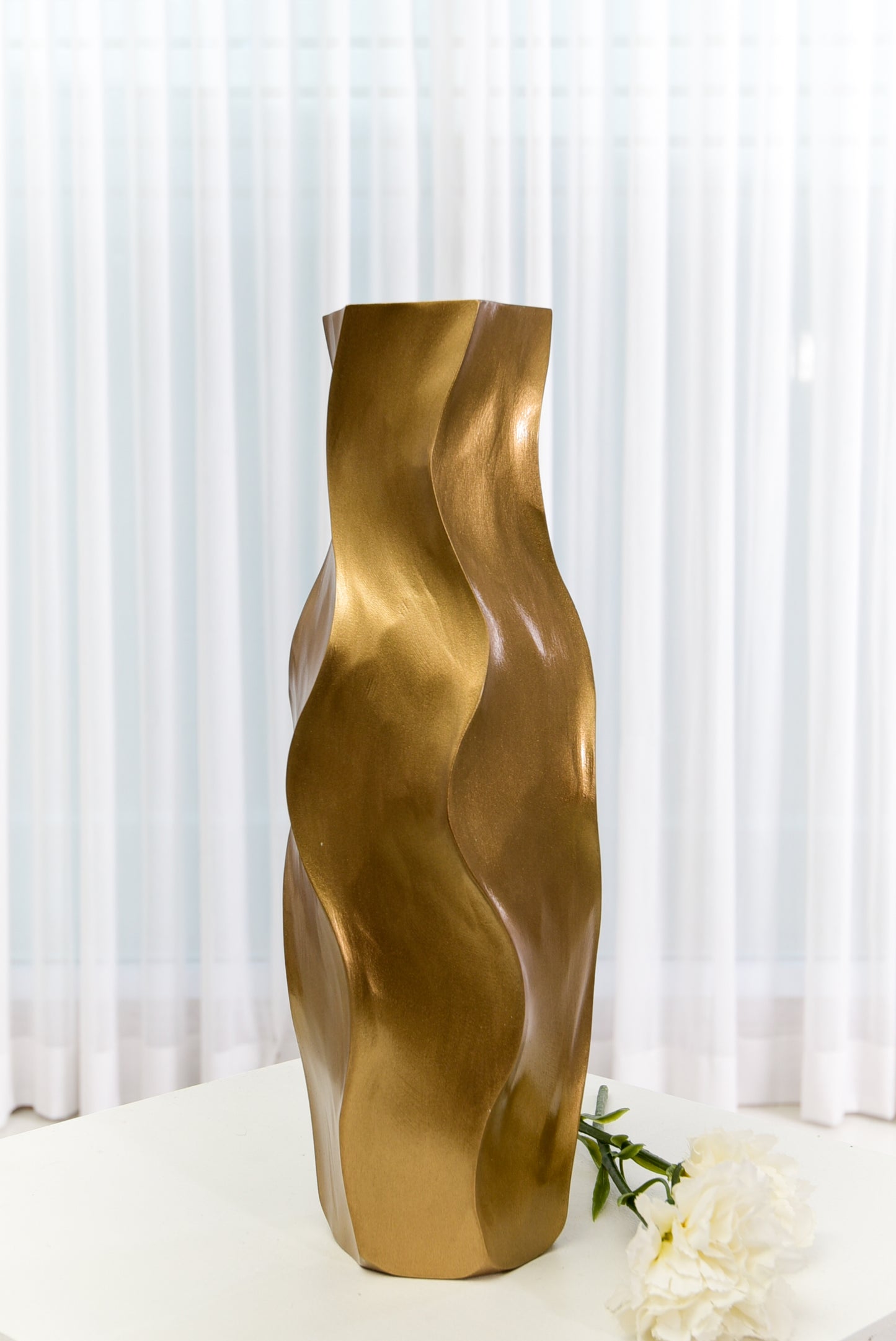 Compact Resin Vase – Stylish Waterproof Decorative Vase for Floor, Table or Shelf, gold, 14 inches