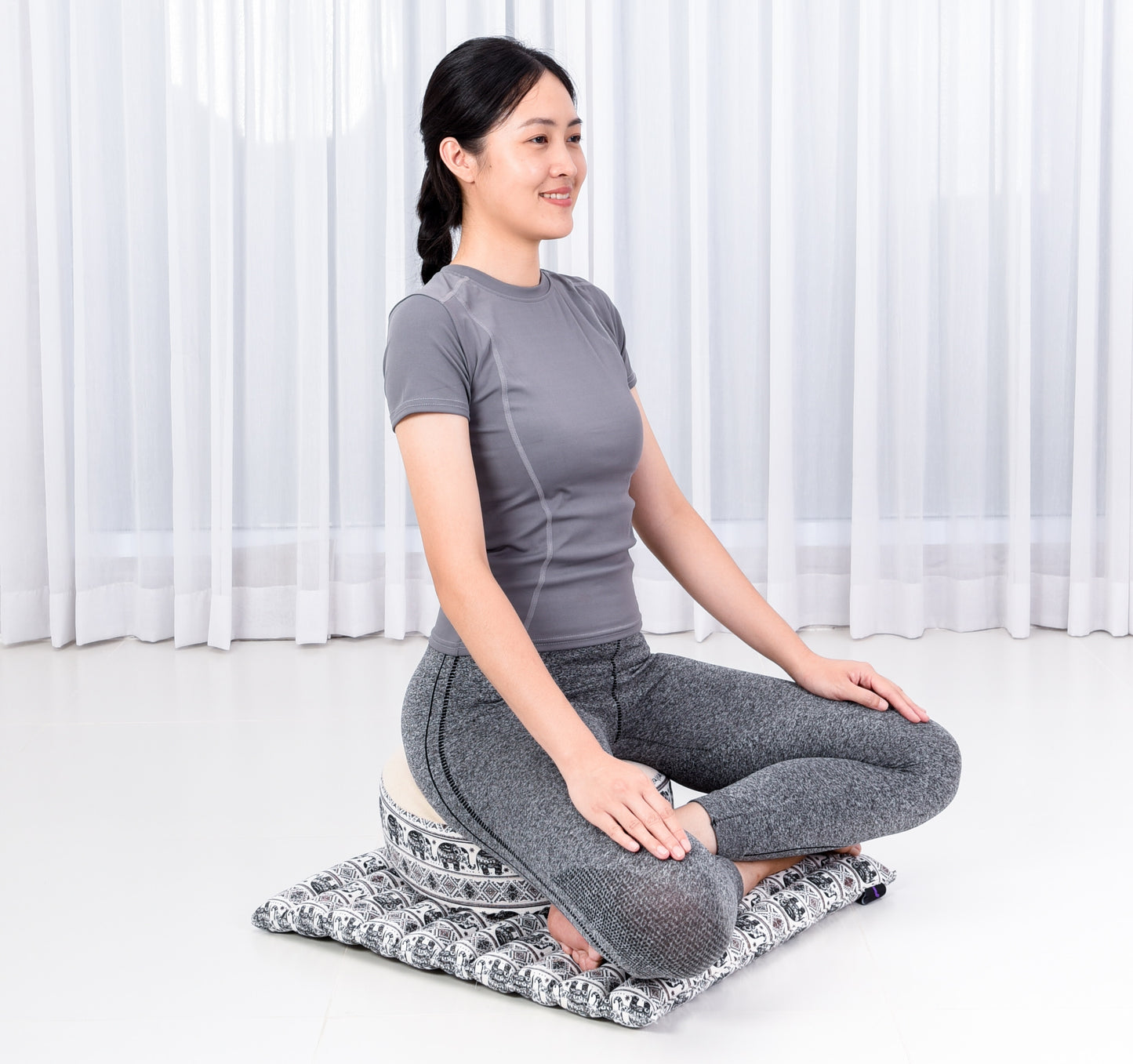 Compact Meditation Cushion Set Made of Kapok – Small Zabuton & Zafu with Cotton Cover, El2 - Black