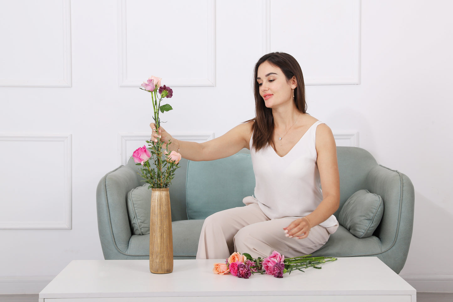 Compact Resin Vase – Stylish Waterproof Decorative Vase for Floor, Table or Shelf, gold, 12 inches