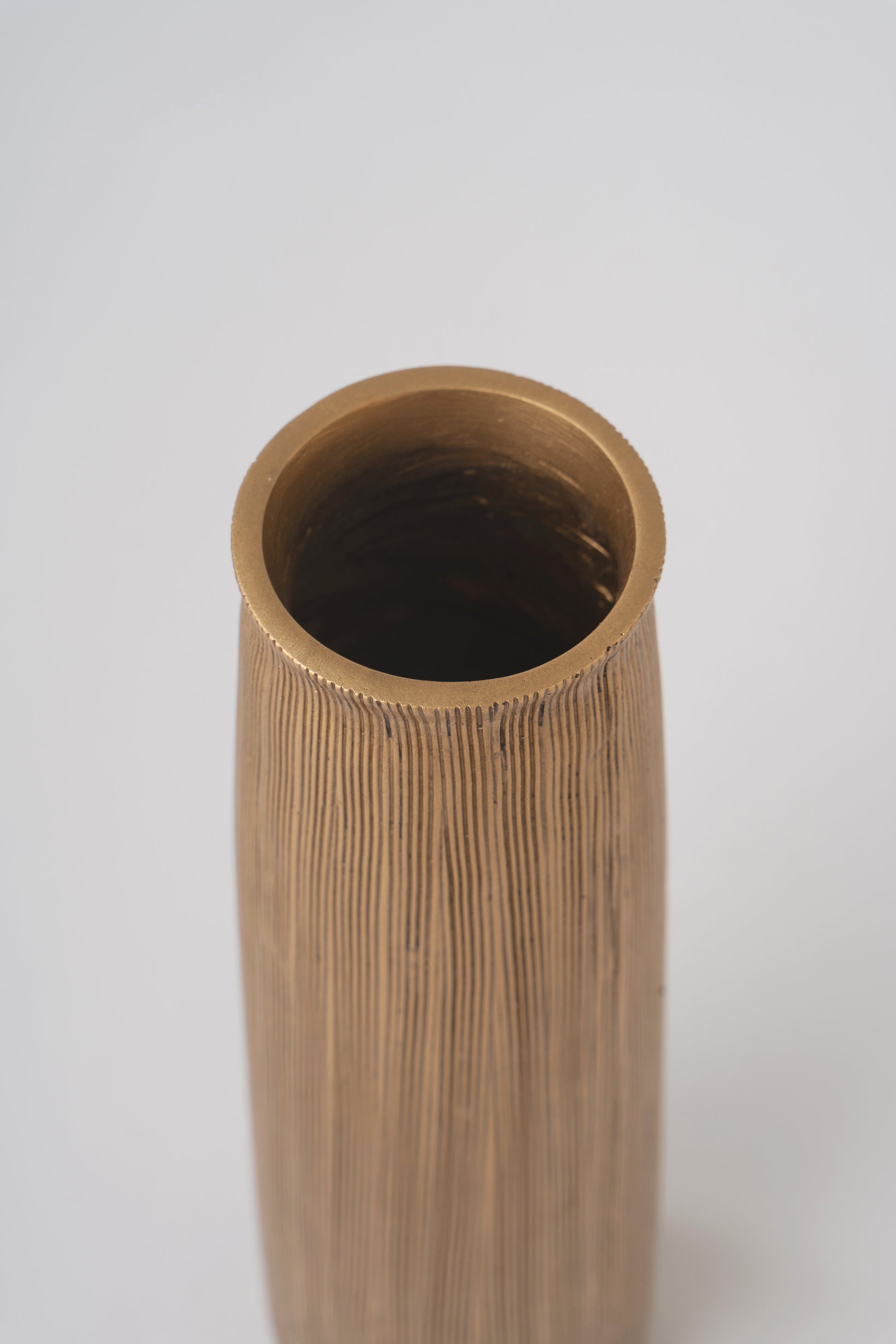 Compact Resin Vase – Stylish Waterproof Decorative Vase for Floor, Table or Shelf, gold, 12 inches