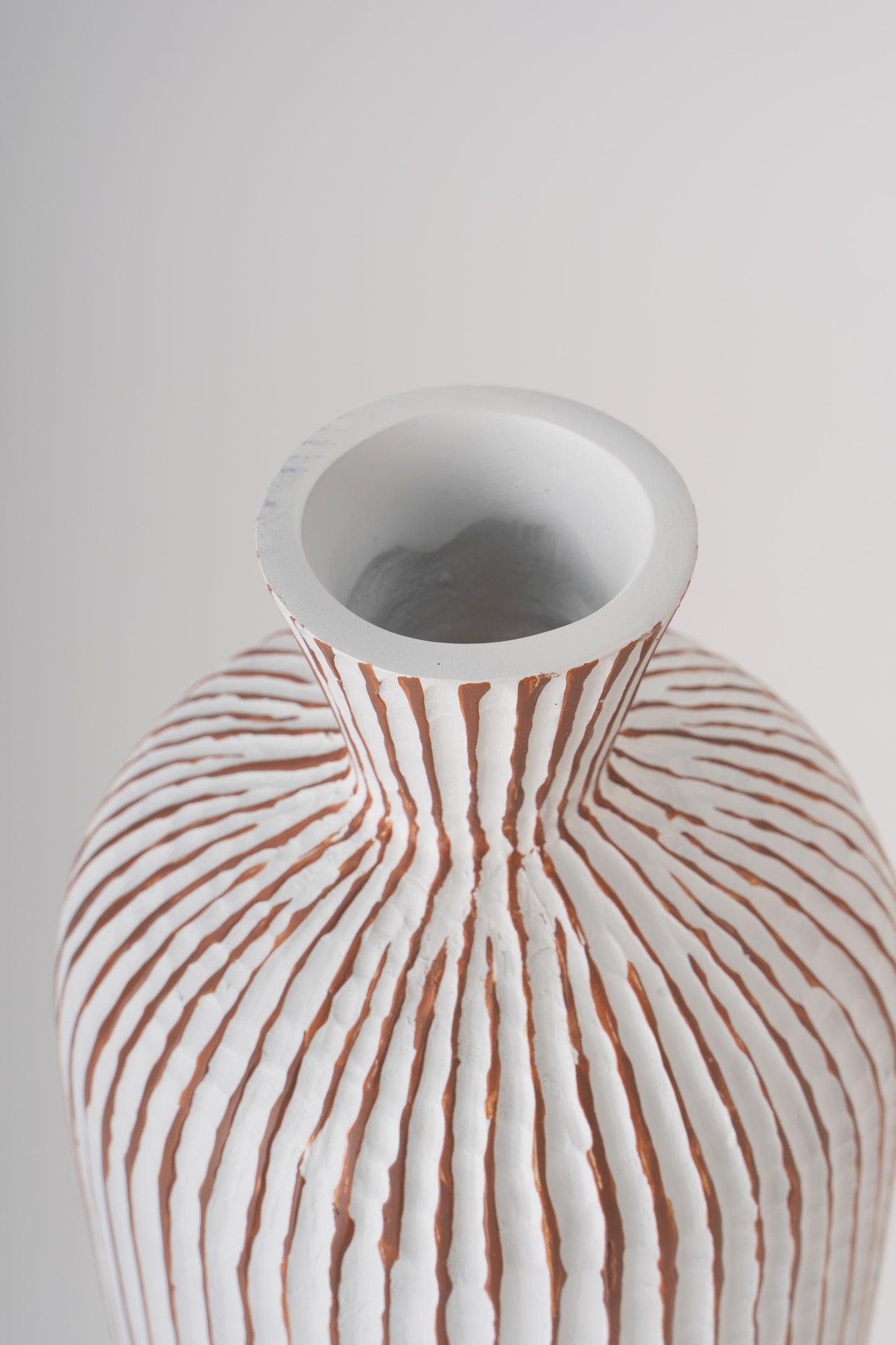 Large Resin Floor Vase – Stylish Waterproof Vase for Fresh & Dried Flowers, white wash, 34 inches