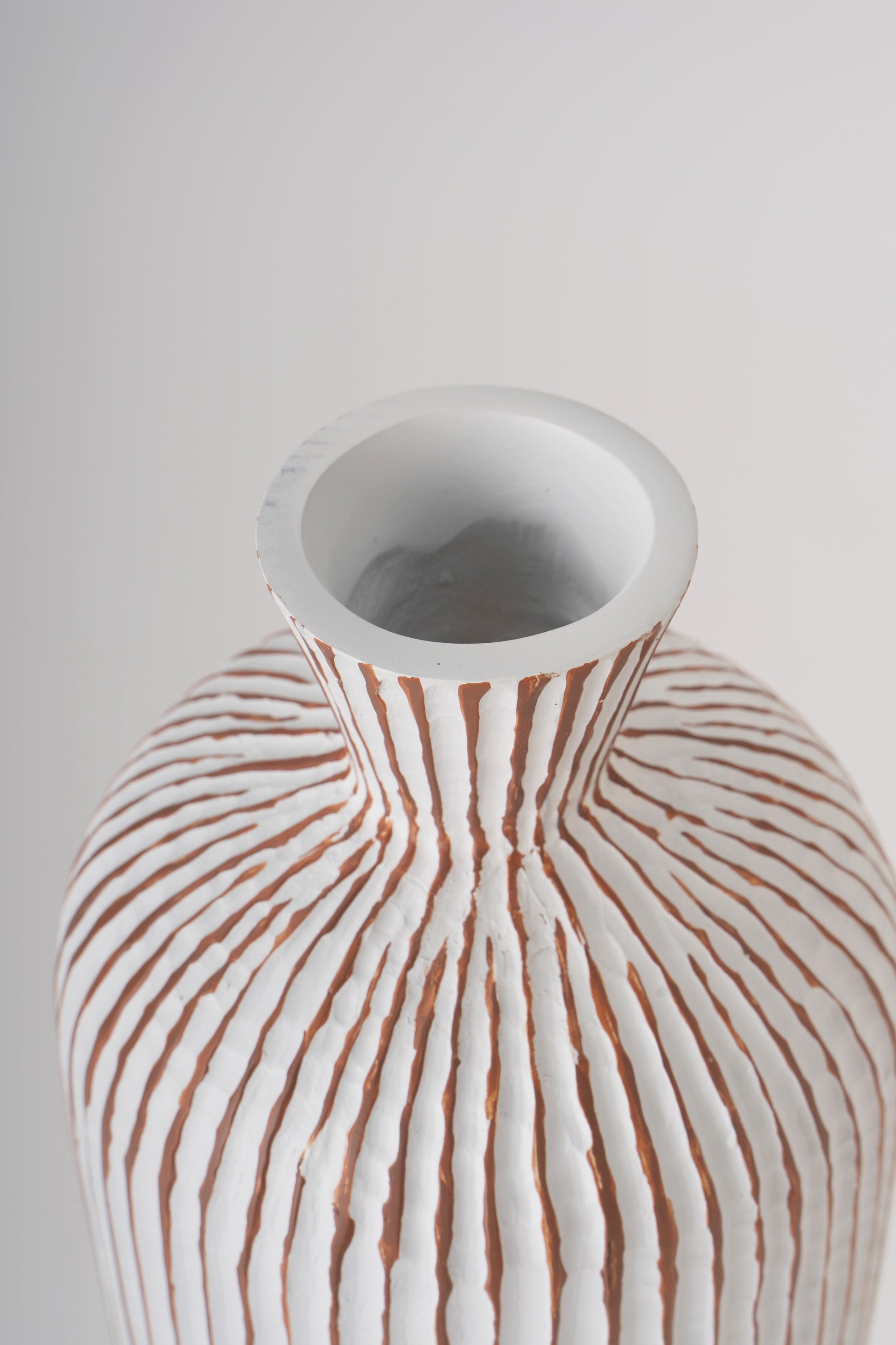 Large Resin Floor Vase – Stylish Waterproof Vase for Fresh & Dried Flowers, white wash, 34 inches
