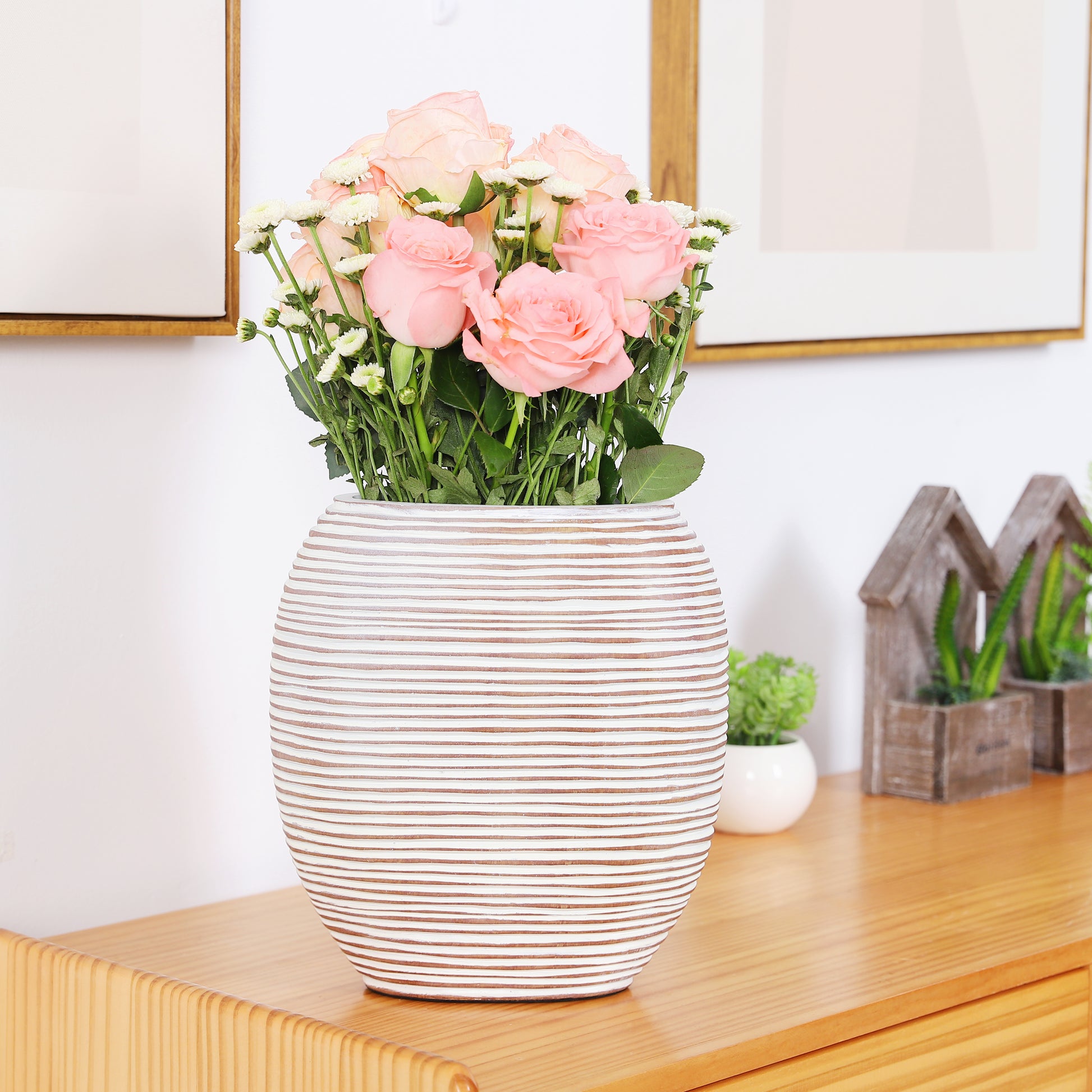 Compact Resin Vase – Stylish Waterproof Decorative Vase for Floor, Table or Shelf, white wash, 10 inches