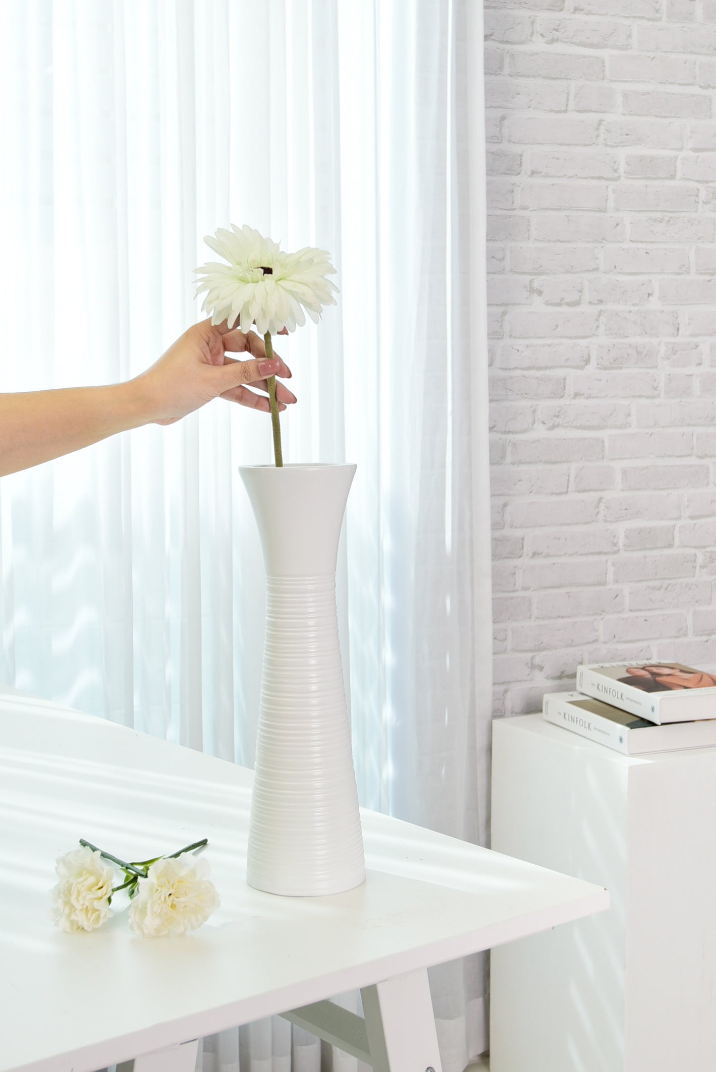 Compact Resin Vase – Stylish Waterproof Decorative Vase for Floor, Table or Shelf, white, 14 inches