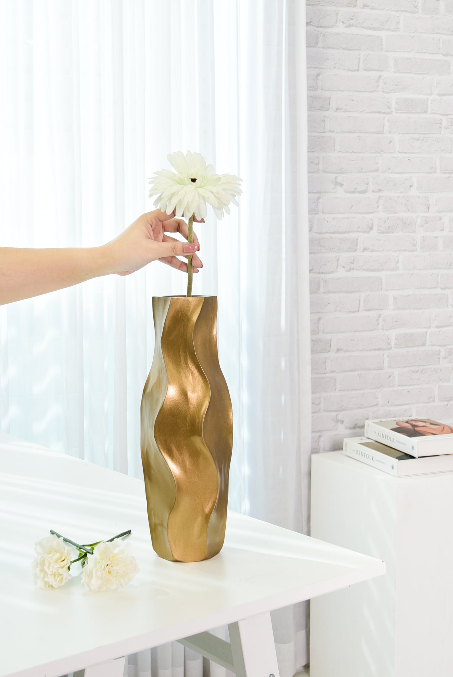 Compact Resin Vase – Stylish Waterproof Decorative Vase for Floor, Table or Shelf, gold, 14 inches