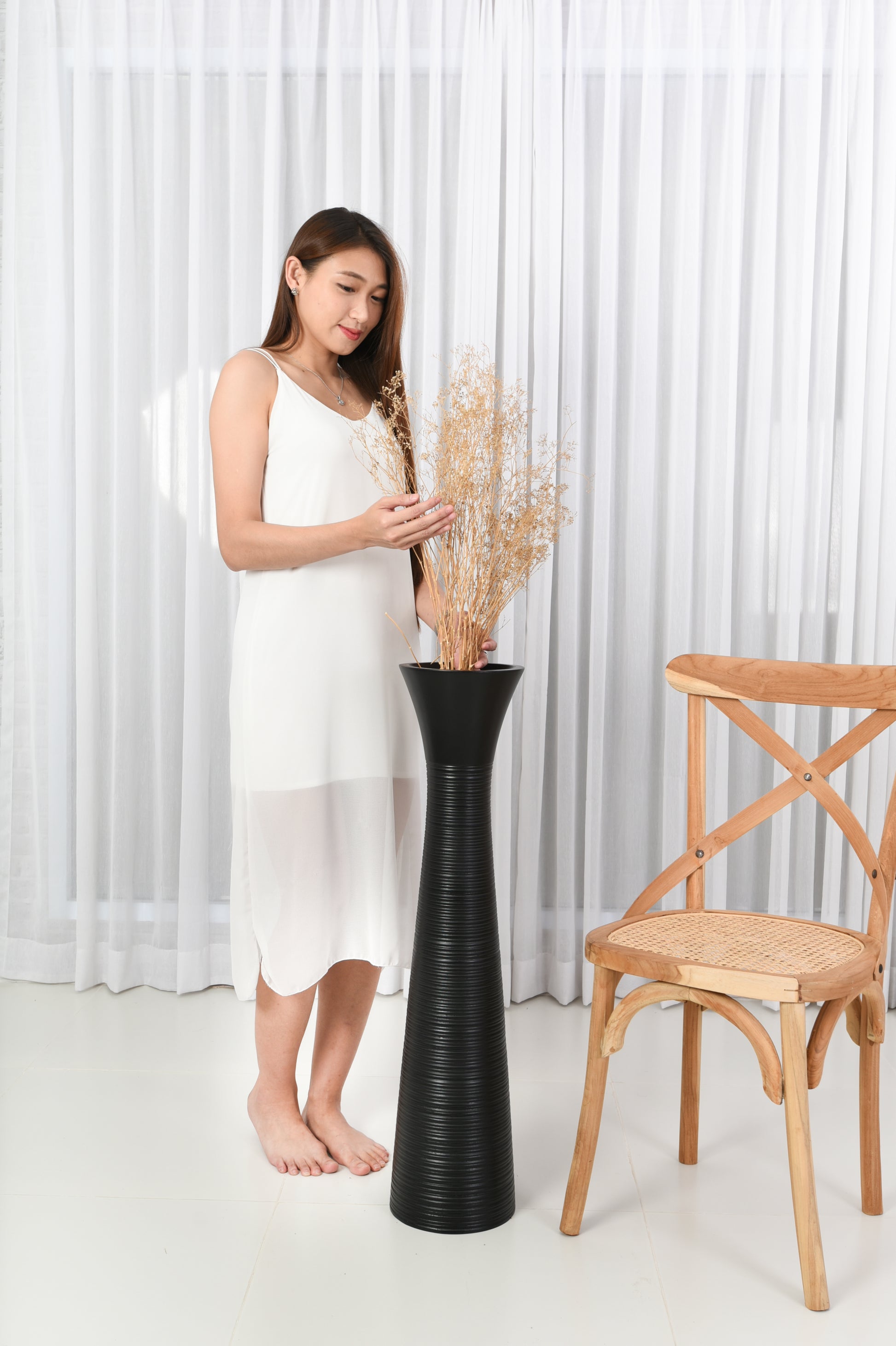 Large Mango Wood Floor Vase – Handcrafted Decorative Highlight from Thailand, black, 34 inches